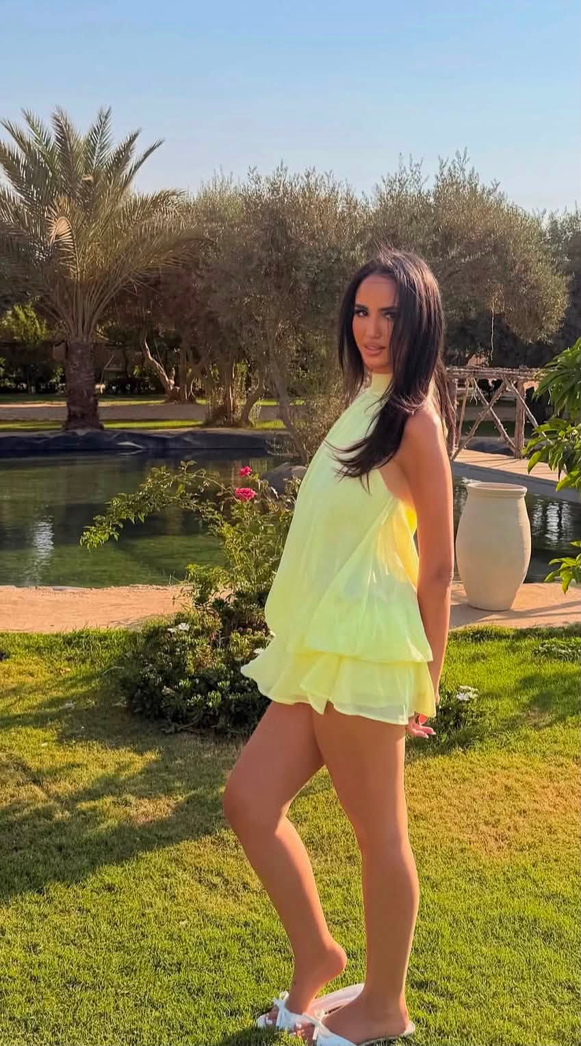صورة لأمينة تظهر فيها جمال إطلالتها.