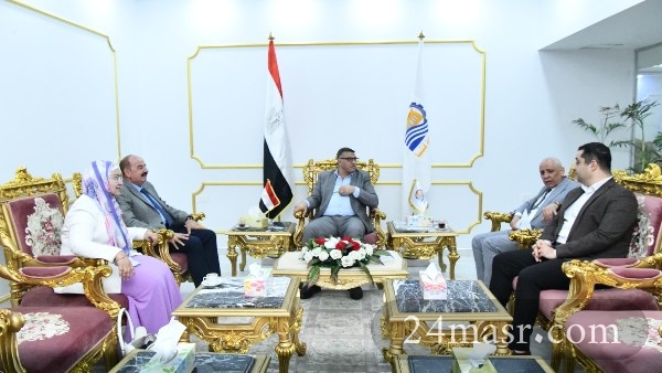 اجتماع محافظ قنا