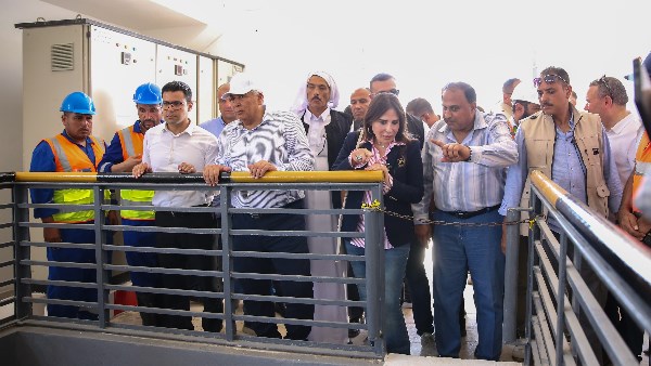 وزيرة الإسكان ومحافظ مطروح يزوران محطة ضخ مياه الشرب في مناطق “ابني بيتك”